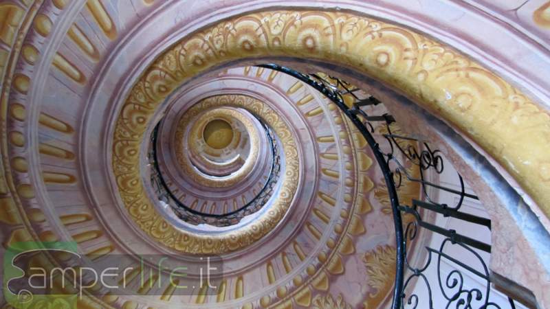 Abbazia Melk l'imponente scala a chiocciola.