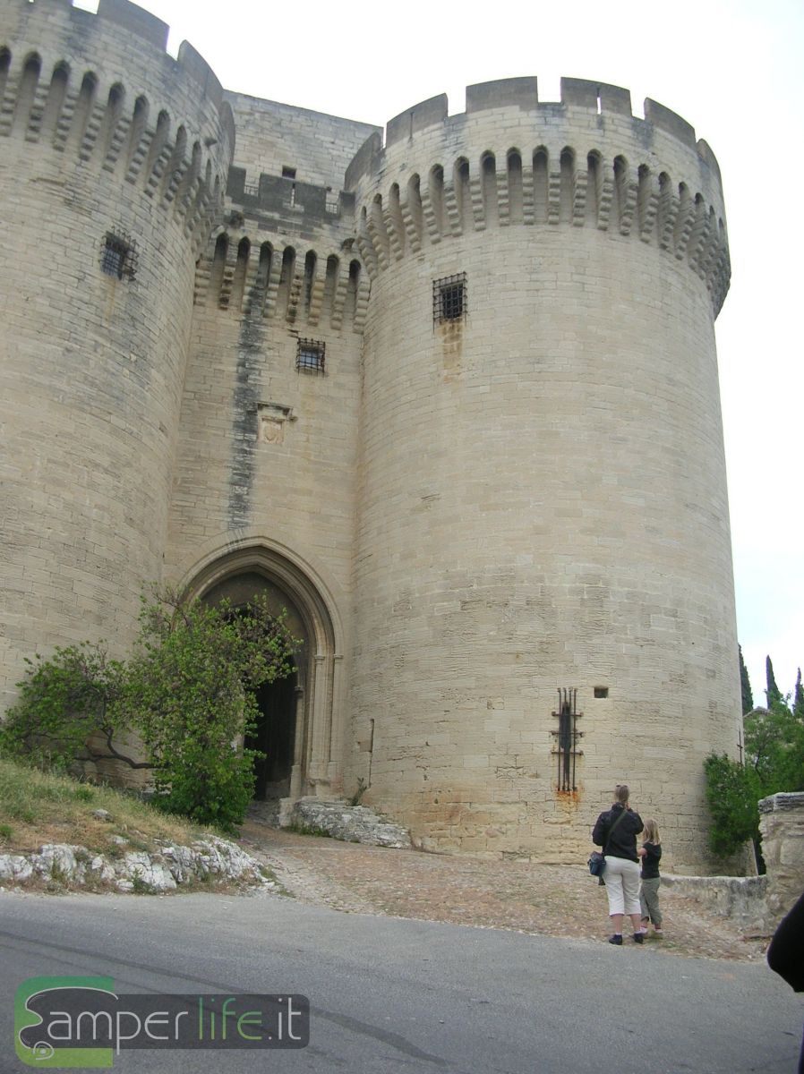 torre filippo il bello a Villeneuve lés Avigno torre filippo il bello a Villeneuve lés Avigno