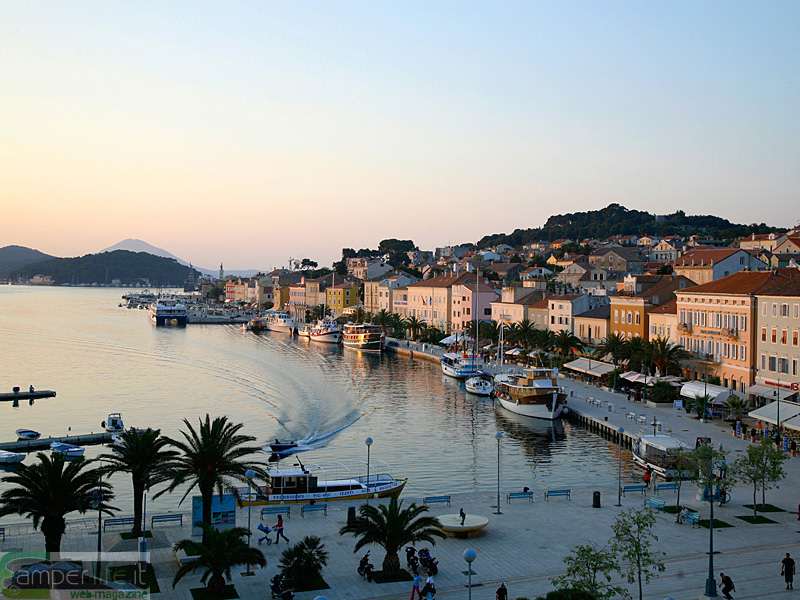 Il porto di Lussinpiccolo camper sosta croazia mare lussinpiccolo