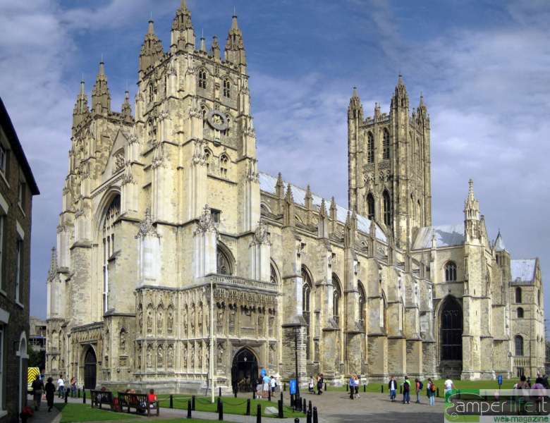 La cattedrale di Canterbury, foto Wikipedia camper inghilterra Canterbury cattedrale