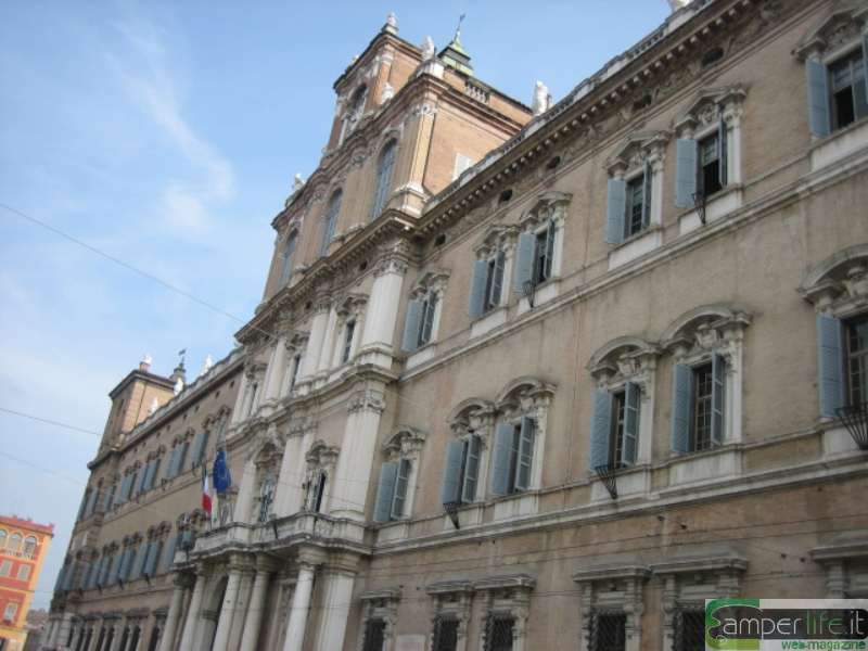Modena, il palazzo Ducale camper modena emilia palazzo ducale