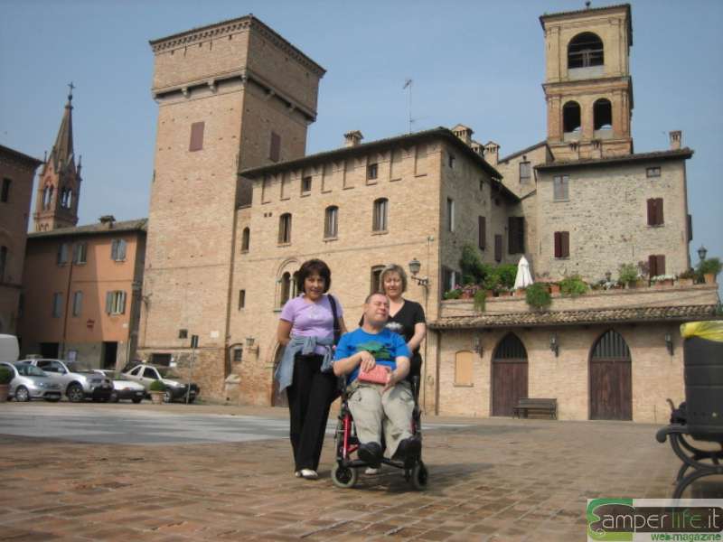 Castelvetro, piazza Roma camper modena emilia castelvetro di modena piazza Roma