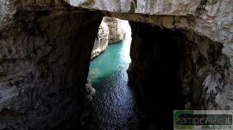 La grotta del Turco, a Gaeta - foto Federico Ghilardi camper lazio latina gaeta grotta del turco
