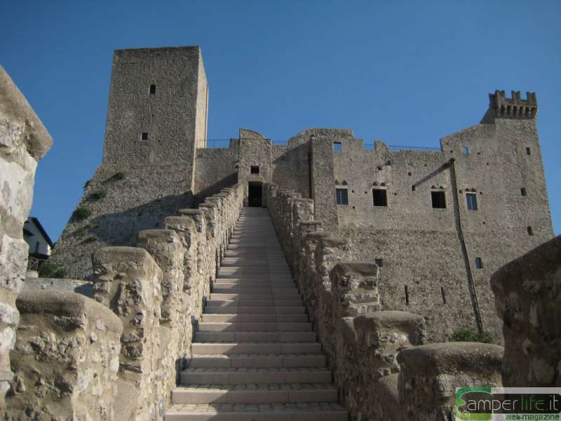 Itri, il castello - foto ProLoco Itri camper lazio latina itri vicoli castello