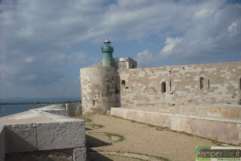 camper sicilia ortigia castello maniace
