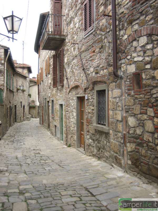 Vicoli di Montefioralle camper toscana firenze montefioralle vicoli