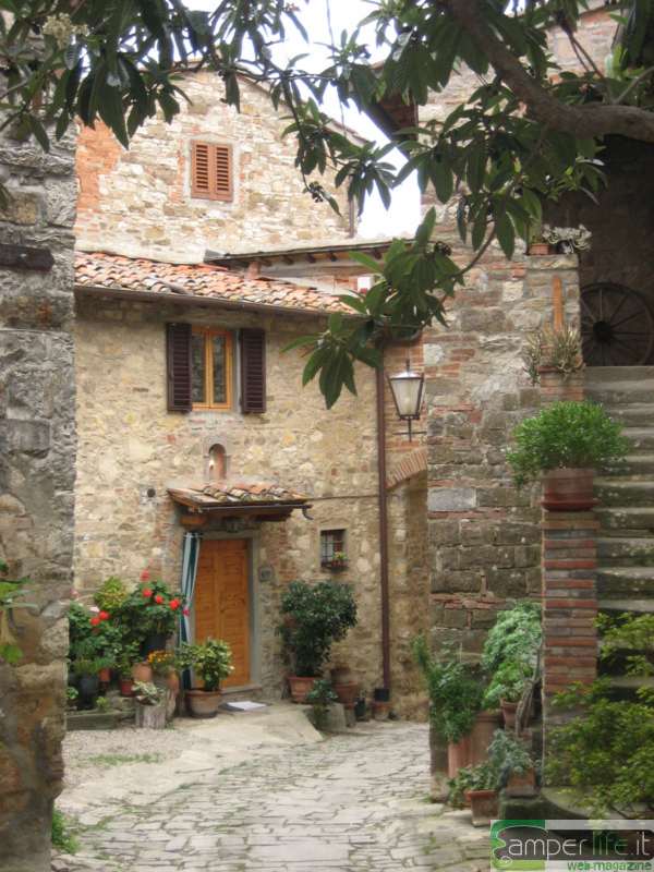 Vicoli di Montefioralle camper toscana firenze montefioralle vicoli
