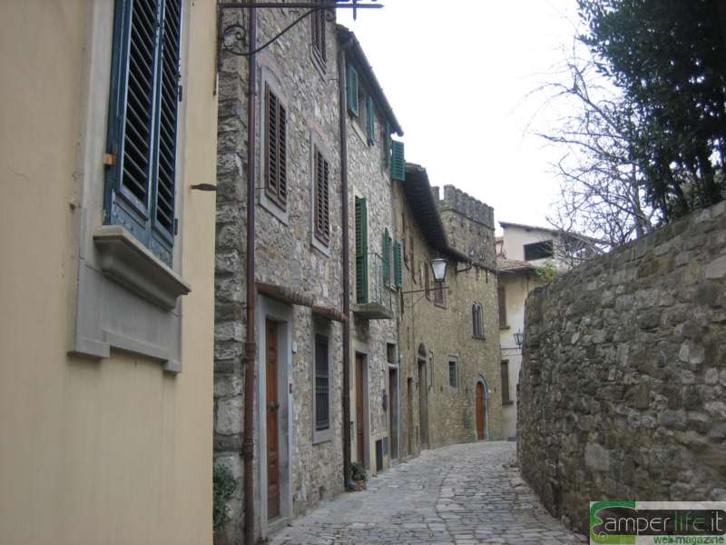 Vicoli di Montefioralle camper toscana firenze montefioralle vicoli