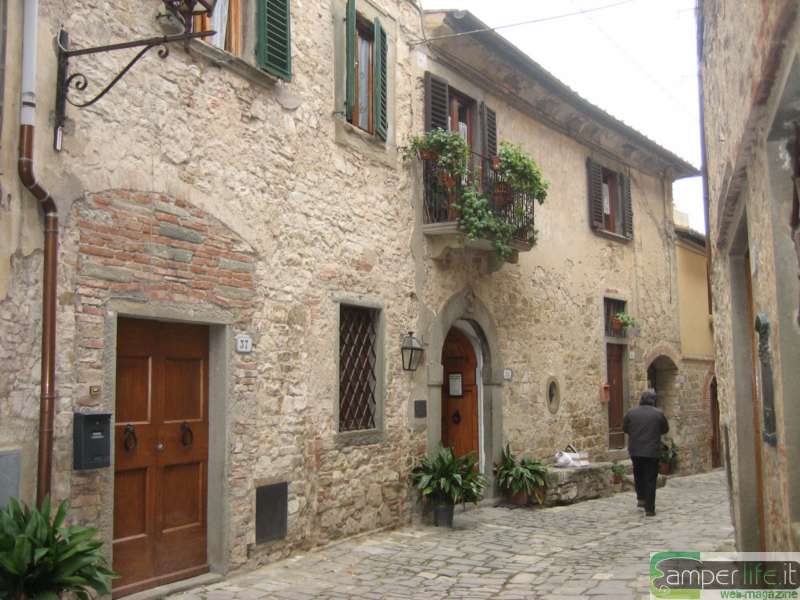 Vicoli di Montefioralle camper toscana firenze montefioralle vicoli