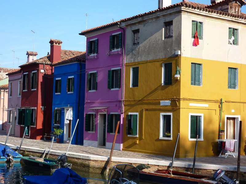 camper venezia burano palazzi colorati