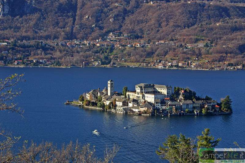 Isola San Giulio, sul lago d'Orta camper cucina tipica piatti lago orta san giulio