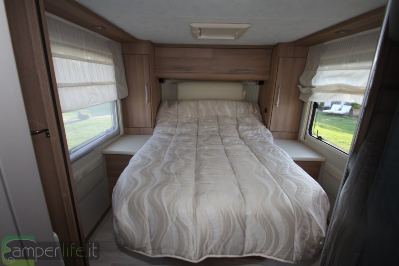 camper riviera sinfonia letto matrimoniale