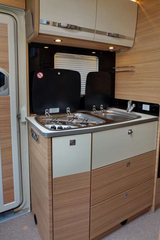 camper camperlife rivista camperisti Dethleffs Globebus T6 GT la cucina