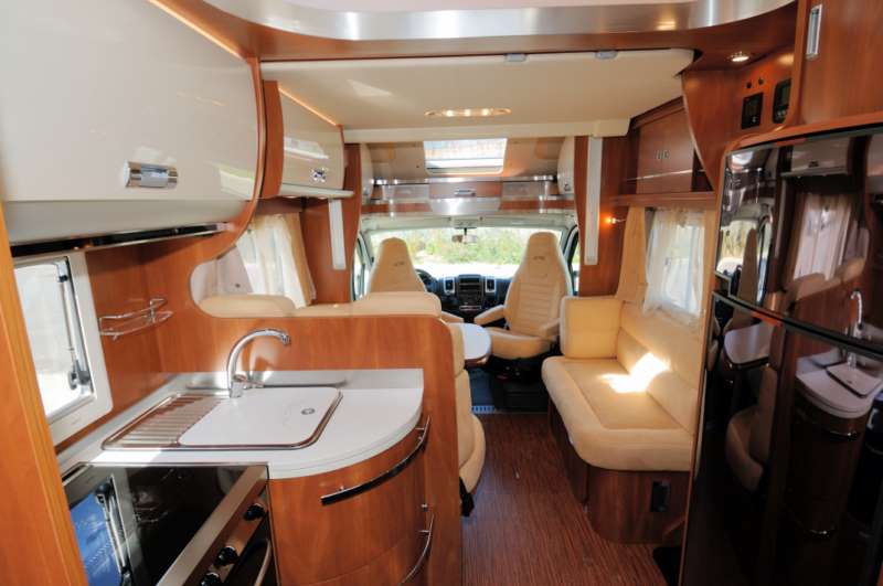 Laika Kreos 3008 camper camperlife rivista camperisti recensioni camper Laika Kreos 3008 semintegrale