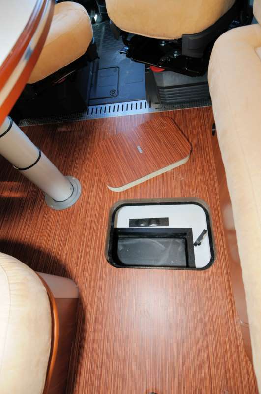 Laika Kreos 3008 camper camperlife rivista camperisti recensioni camper Laika Kreos 3008 semintegrale