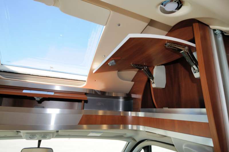 Laika Kreos 3008 camper camperlife rivista camperisti recensioni camper Laika Kreos 3008 semintegrale