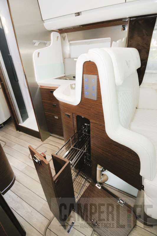 camperlife rivista camperisti recensioni camper Mobilvetta K-Yacht Tekno Design 89 accessori cucina