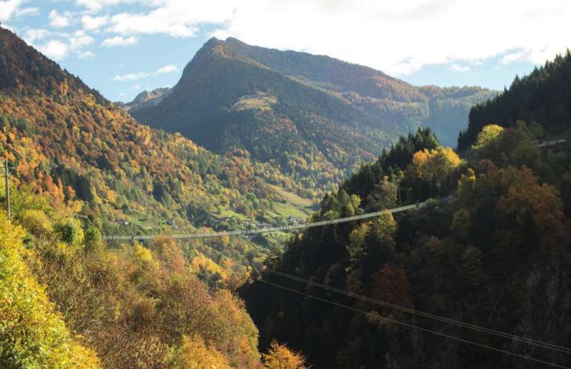 Panoramica del Ponte nel Cielo inaugurato di recente a Campo Tartano
