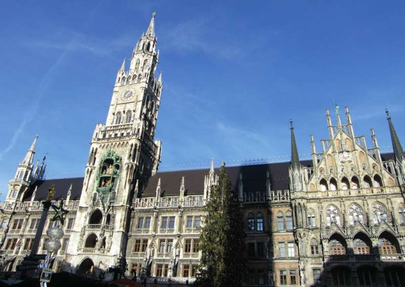 Il Neues Rathaus, il Municipio Nuovo, che affaccia su Marienplatz