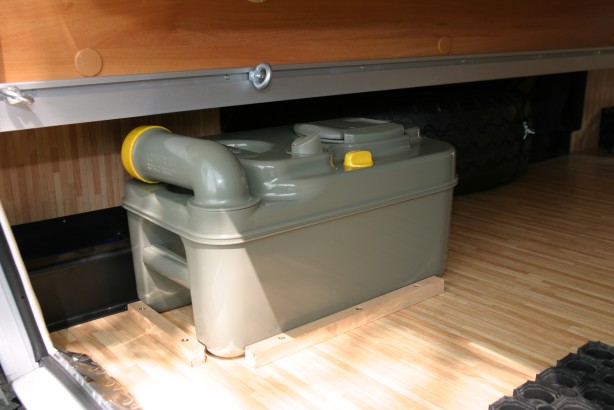 camper fai da te valvola motorizzata scarico acque grigie