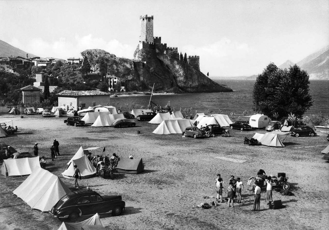 campeggio a Malcesine in una immagine d'epoca