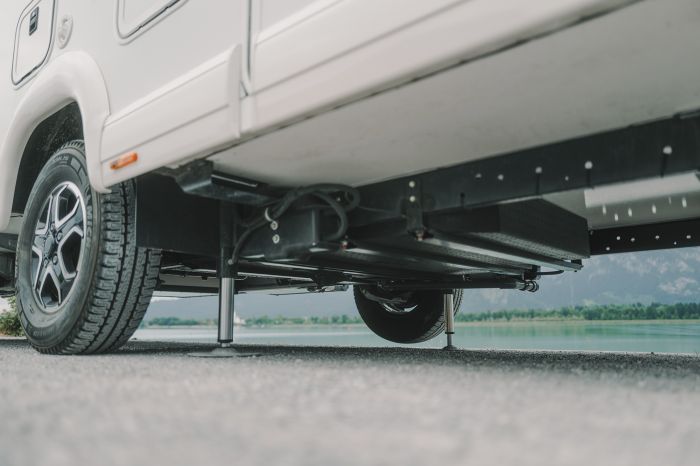 Con HY4, l’innovativo sistema di piedini AL-KO, è possibile livellare il camper con la massima facilità