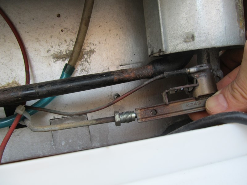 Pulizia del bruciatore del frigorifero: smontaggio del bruciatore camper gas bruciatore pulizia frigorigero