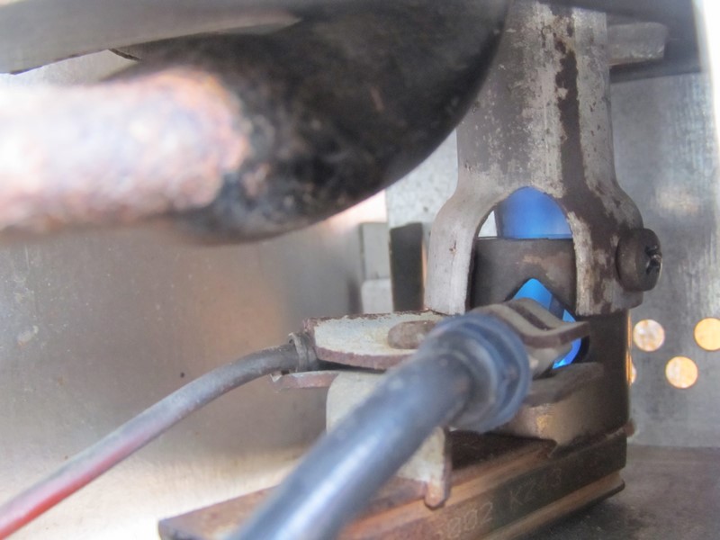 Pulizia del bruciatore del frigorifero: accensione del bruciatore camper gas bruciatore pulizia frigorigero