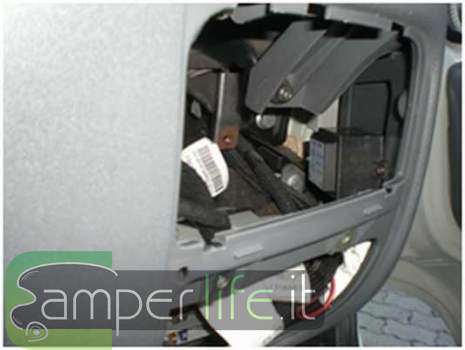 Cruscotto camper dove è alloggiato il CSB2 camper tutorial pannelli solari fai da te