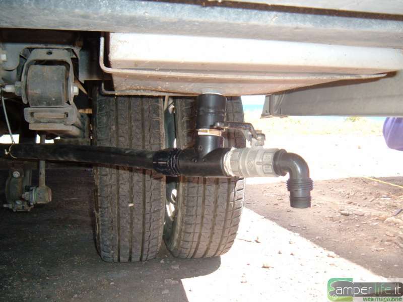 scarico acque nere per camper