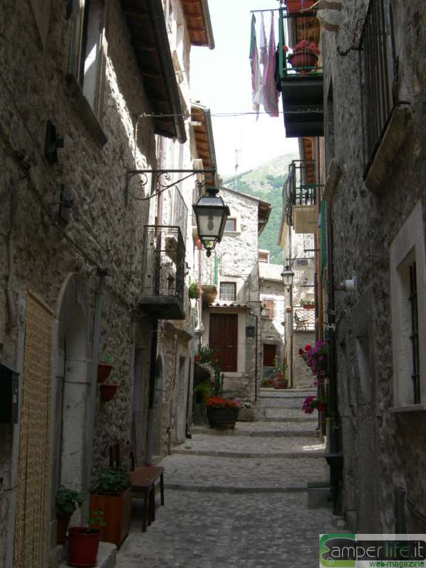 Barrea abruzzo camper civitella alfedena sosta area barrea