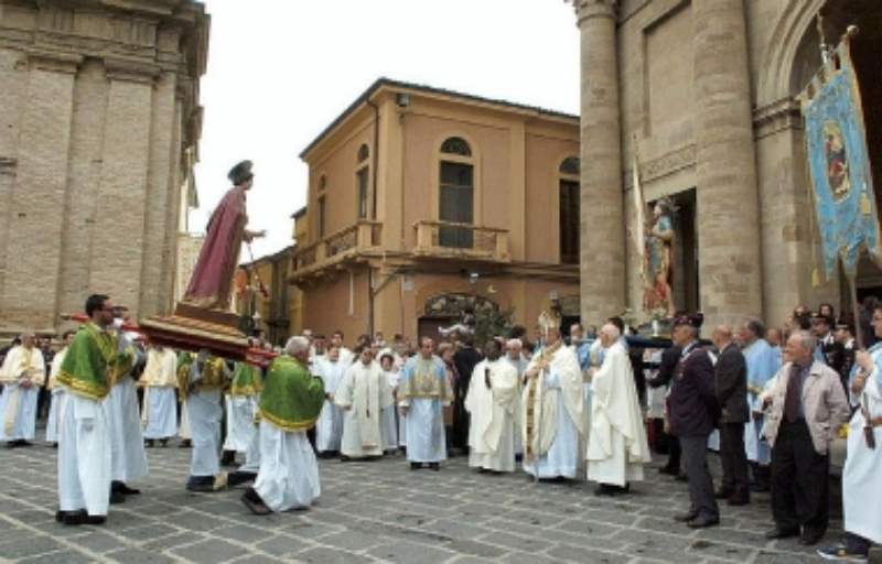 Il Saluto dei Santi a Lanciano (foto dalla rete) Il Saluto dei Santi a Lanciano (foto dalla rete)