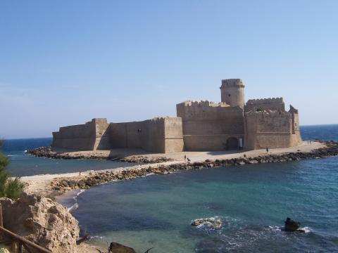 il castello aragonese camper calabria isola capo rizzuto castello aragonese