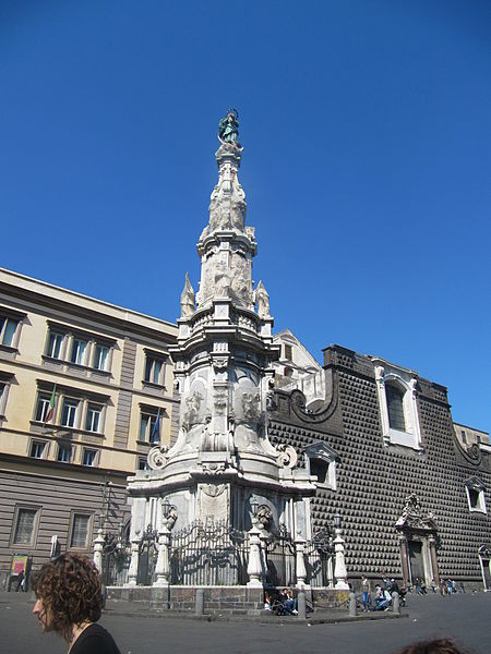 L'obelisco dell'Immacolata in piazza del Gesù a Napoli - foto wikipedia camper napoli immacolata guglia