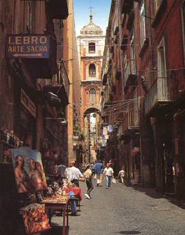Via Gregorio Armeno, la strada dei pastori, a Napoli camper campania presepe via gregorio armeno