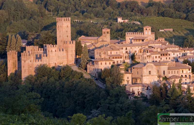 La Val d'Arda, Foto IAT Castell'Arquato camper piacenza val d'arda
