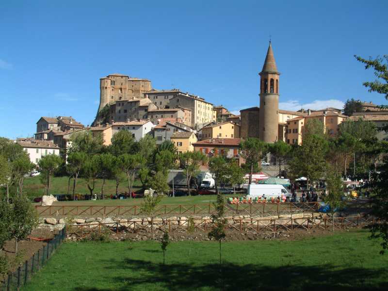 Panorama di Sant'Agata Feltria - Foto di Alenight, da Panoramio