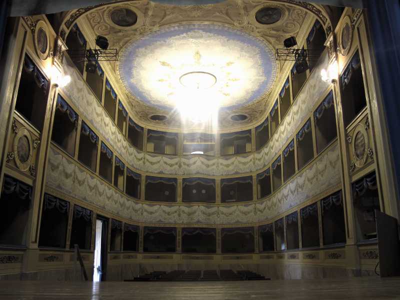 Teatro Mariani - Foto di lorenzogdnz, da Panoramio