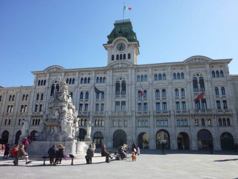 Trieste, piazza dell'Unità - foto di Francesca e Giuliana Piredda camper trieste piazza unità italia