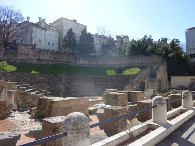 Trieste, il teatro romano - foto di Francesca e Giuliana Piredda camper trieste teatro romano