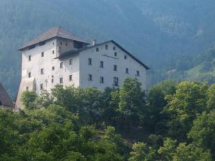 Caldes, il castello camper caldes castello