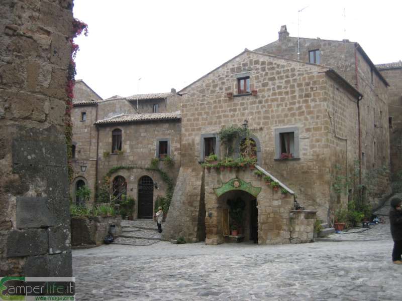Civita Bagnoregio camper viaggi Civita Bagnoregio