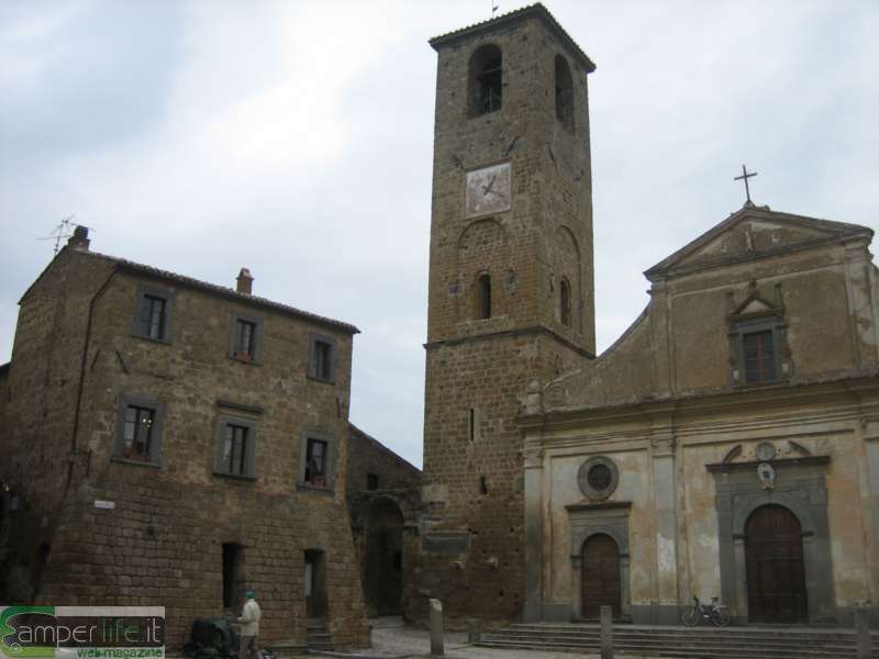 Civita Bagnoregio camper viaggi Civita Bagnoregio