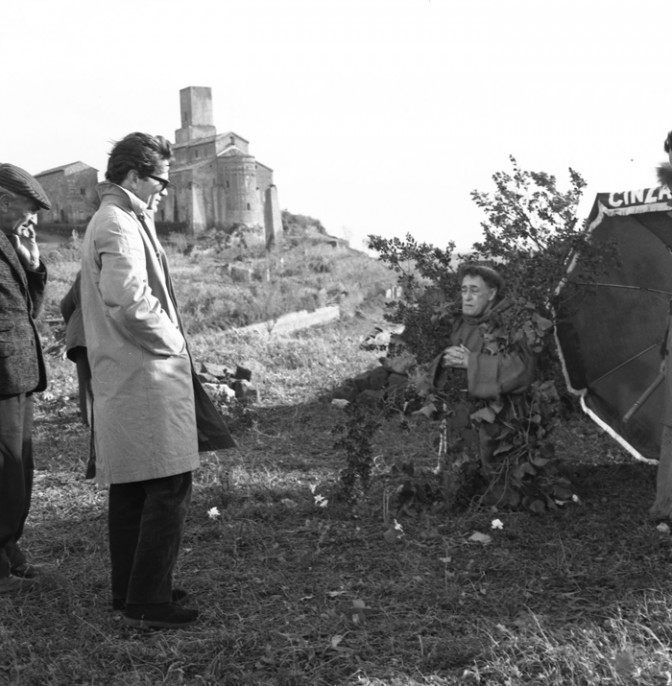 Pier Paolo Pasolini, sullo sfondo Montefiascone tuscia viterbo laghi montefiascone pasolini