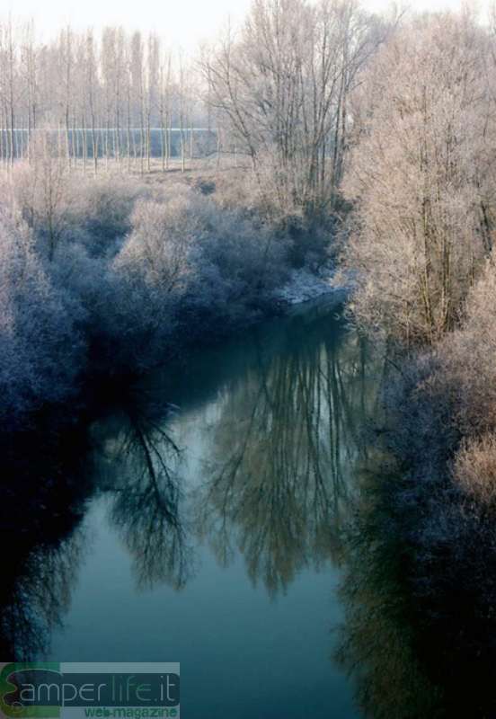Brina su un corso d'acqua camper mantova po brina