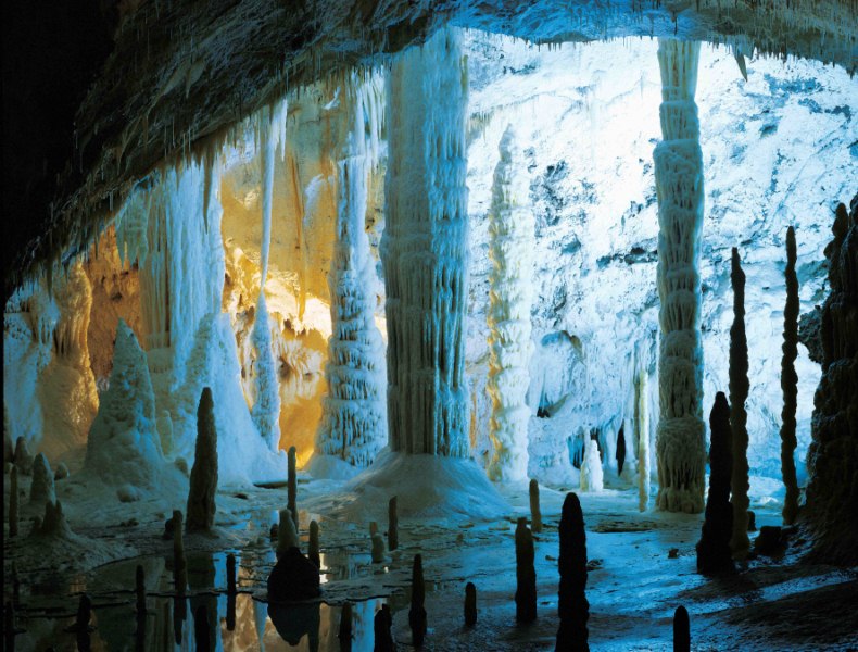 camper Marche Urbino Frasassi GRotte