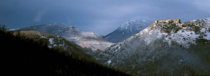 Marche, paesaggio innevato