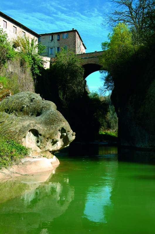 Urbania: ponte dei Cocci Urbania: ponte dei Cocci