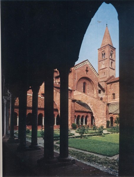 L’Abbazia di Staffarda L’Abbazia di Staffarda