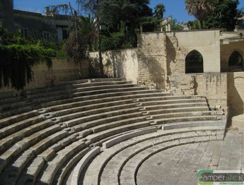 L'anfiteatro romano, a Lecce camper puglia salento lecce anfiteatro